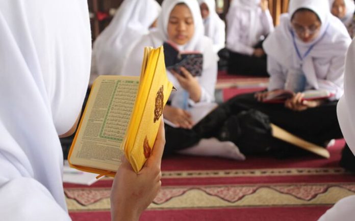 Baca Al Quran di sekolah