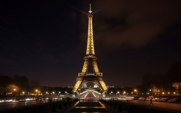 menara-eiffel-menyala Menara Eiffel menyala