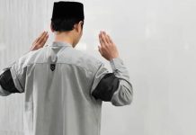 Mengangkat tangan waktu shalat