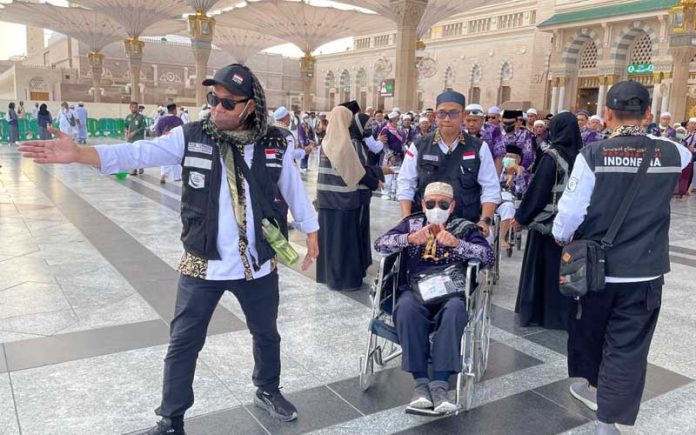 Petugas Haji di Madinah