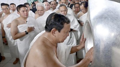 Prabowo tunaikan Umrah