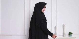 Hukum pakaian hitam wanita