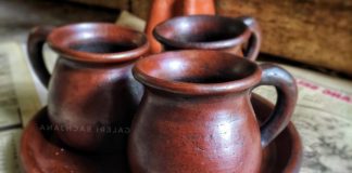 Gelas dari tanah liat