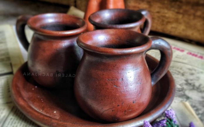 Gelas dari tanah liat