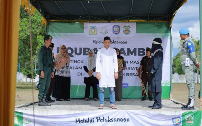 Hukum cambuk di Aceh