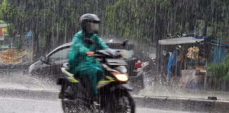 Tips berkendara musim hujan