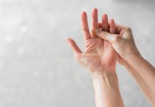 Tips dan Cara Mengatasi Tangan yang Sering Kebas Tips mengatasi tangan kebas