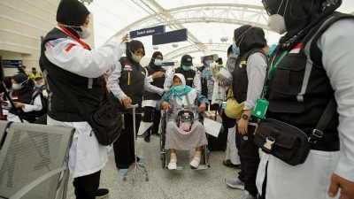 Petugas Haji perempuan