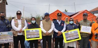 Bantuan korban longsor Cisarua