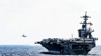 Kapal induk USS Abraham Lincoln Angkatan Laut AS