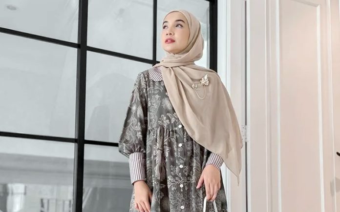 Gamis motif paisley