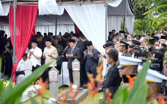 Pemakaman Try Sutrisno