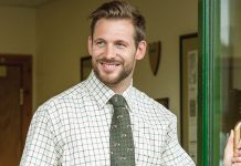 Kemeja motif tattersall