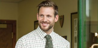 Kemeja motif tattersall